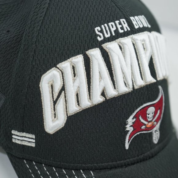 Tampa Bay Buccaneers New Era Super Bowl LV Champions Locker Room 9FORTY Snapback - Picture 3 of 11